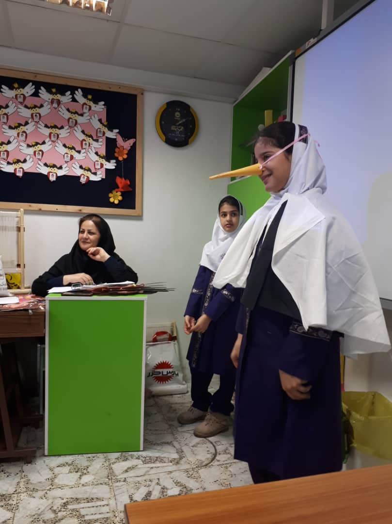 زنگ محيط زيست با موضوع هواى پاك در كلاس چهارم «ب»